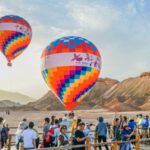 Tourists Flock to Zhangye's Stunning Multicolored Danxia
