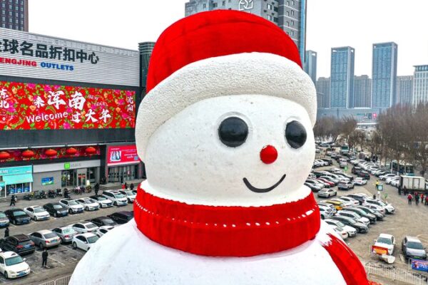 Towering Snowmen Bring New Year Joy to Shenyang Towering Snowmen Bring New Year Joy to Shenyang
