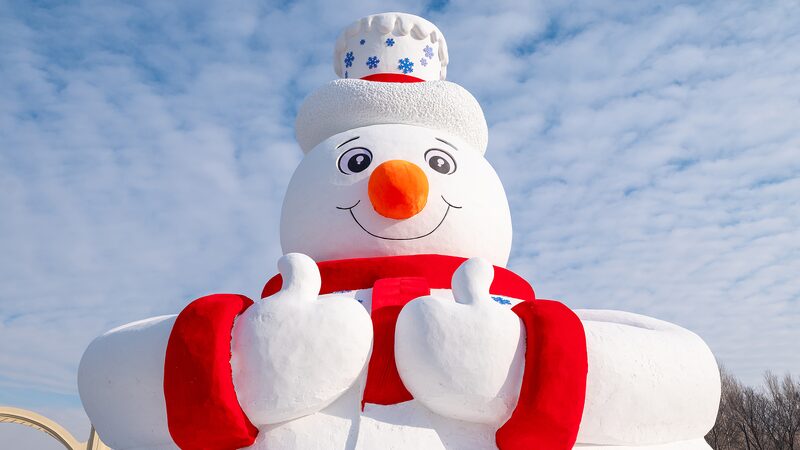 Towering__Mr_Snowman__Welcomes_Global_Tourists_to_Harbin_s_Winter_Wonderland video poster