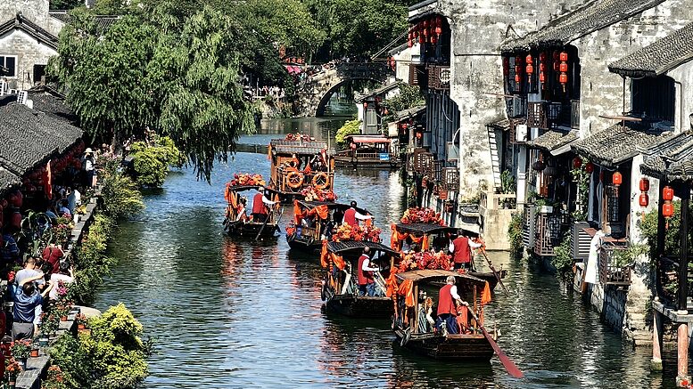 Traditional_Chinese_Group_Wedding_Enchants_Shanghai_s_Ancient_Water_Town - Khabar Asia Traditional_Chinese_Group_Wedding_Enchants_Shanghai_s_Ancient_Water_Town