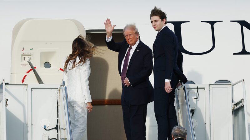 Trump_Considers_90_Day_Extension_for_TikTok_Amid_Looming_Ban_Deadline