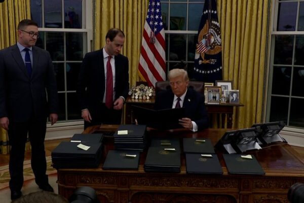 Trump Proposes 25% Tariffs on Canadian and Mexican Goods Starting February Trump_Proposes_25__Tariffs_on_Canadian_and_Mexican_Goods_Starting_February video poster