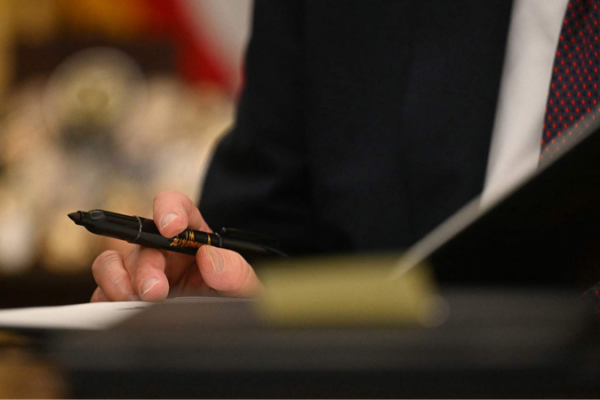 Trump_Signs_Executive_Order_to_Withdraw_US_from_Paris_Agreement_and_WHO