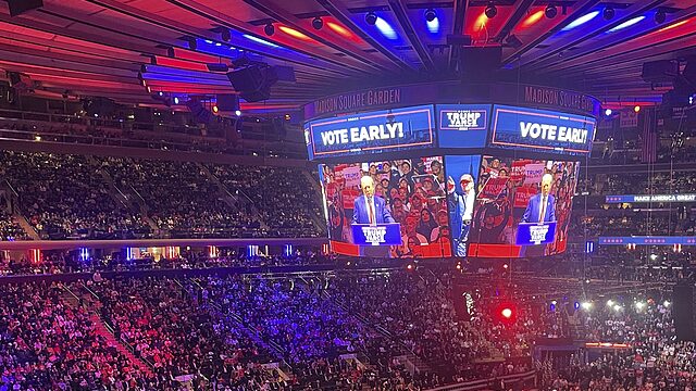 Trump_s_New_York_Rally_Targets_Harris__Sparks_Criticism - Khabar Asia Trump_s_New_York_Rally_Targets_Harris__Sparks_Criticism