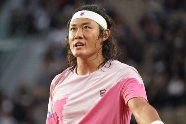 Tsitsipas Defeats China's Zhang Zhizhen at French Open; Yuan Yue and Wang Xiyu Advance
