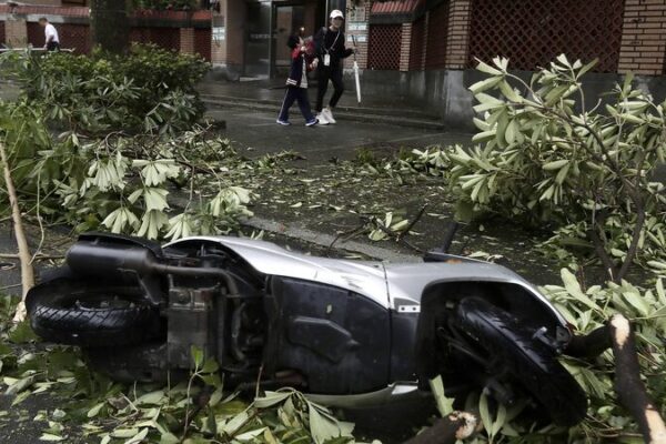 Typhoon Kong-rey Strikes Taiwan Region, Leaves 3 Dead Typhoon_Kong_rey_Strikes_Taiwan_Region__Leaves_3_Dead