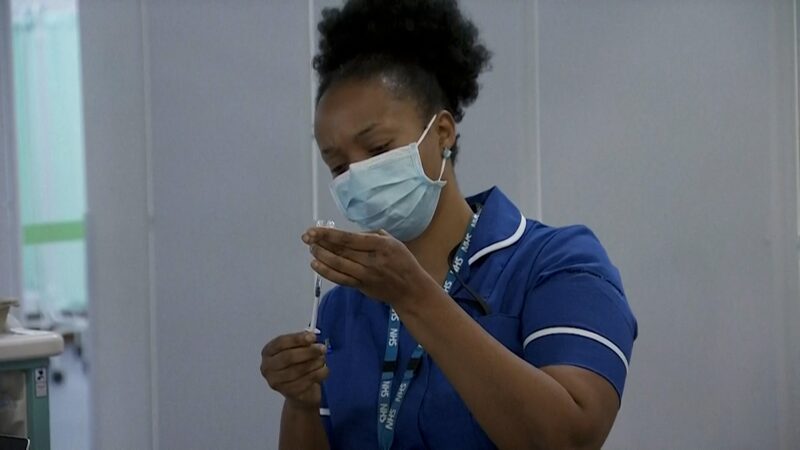 UK_Aims_to_Administer_35_Million_COVID-19_Vaccines_Weekly_to_Combat_Omicron_poster - Khabar Asia UK Aims to Administer 3.5 Million COVID-19 Vaccines Weekly to Combat Omicron video poster