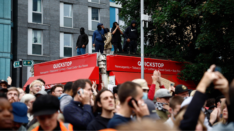 UK_Gripped_by_Unrest_as_Anti_Immigration_Riots_Erupt - Khabar Asia UK_Gripped_by_Unrest_as_Anti_Immigration_Riots_Erupt