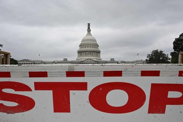 U.S. Government Shutdown Averted Amid Deepening Political Divisions U.S. Government Shutdown Averted Amid Deepening Political Divisions