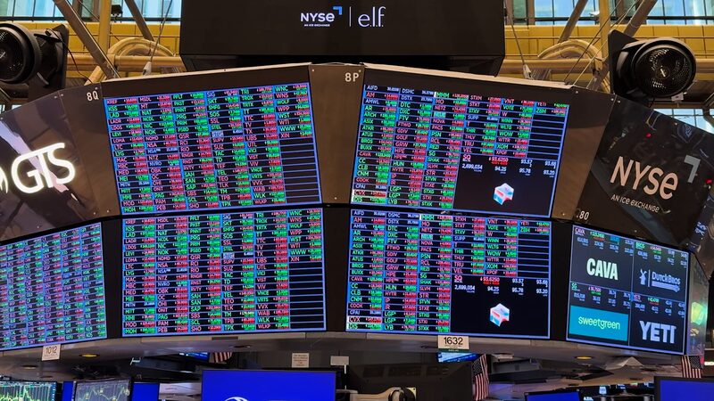 U_S__Stock_Market_in_2024__Trump_s_Return__AI_Boom__and_Bitcoin_s_Resurgence video poster