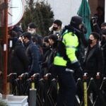 Uncertainty_Looms_as_South_Korean_Investigators_Fail_to_Arrest_Impeached_President_Yoon