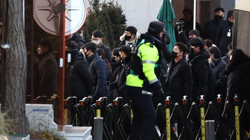 Uncertainty_Looms_as_South_Korean_Investigators_Fail_to_Arrest_Impeached_President_Yoon - Khabar Asia Uncertainty_Looms_as_South_Korean_Investigators_Fail_to_Arrest_Impeached_President_Yoon