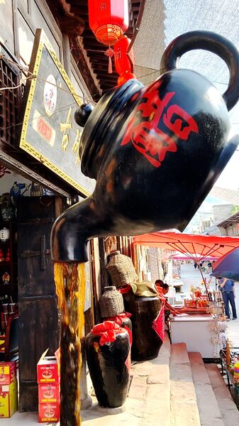 Unique_Vinegar_Teapot_Draws_Visitors_to_Qikou_Ancient_Town video poster