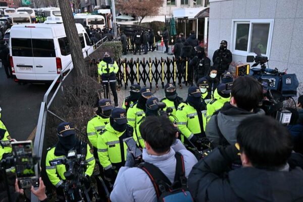 Unprecedented Move: South Korean Investigators Attempt to Arrest Impeached President Yoon Suk-yeol Unprecedented_Move__South_Korean_Investigators_Attempt_to_Arrest_Impeached_President_Yoon_Suk_yeol video poster