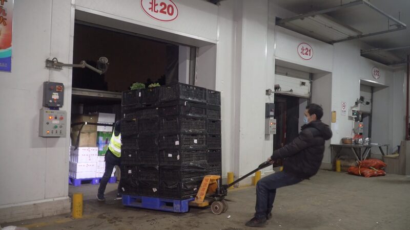 Unsung_Heroes_Deliver_Fresh_Food_in_Wuhan_Amid_Coronavirus_Lockdown_poster - Khabar Asia Unsung Heroes Deliver Fresh Food in Wuhan Amid Coronavirus Lockdown video poster