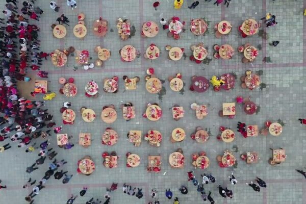 Ushering in the New Year with Chicken: A Symbol of Good Fortune video poster