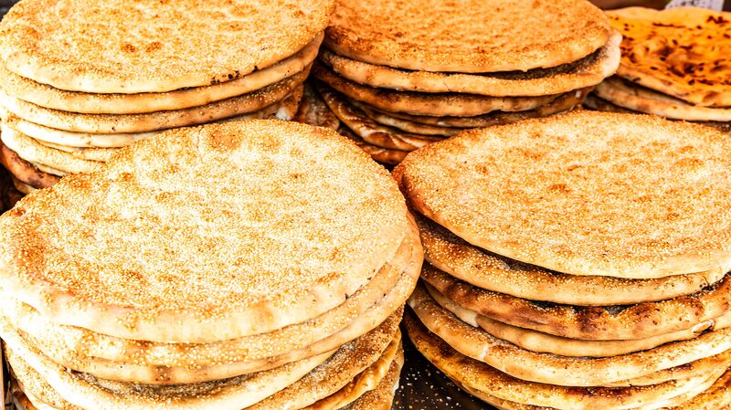 Uygur_Naan__A_Taste_of_Xinjiang_Welcoming_Tourists_in_Urumqi - Khabar Asia Uygur_Naan__A_Taste_of_Xinjiang_Welcoming_Tourists_in_Urumqi