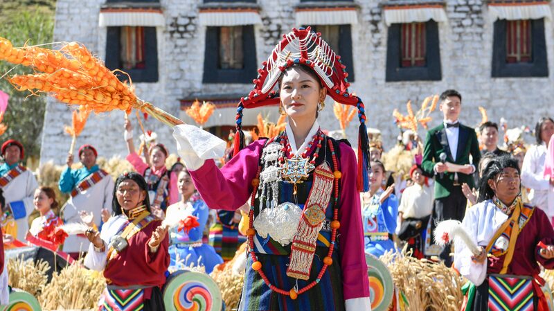 Vibrant_Harvest_Celebrations_Light_Up_Xizang_s_Shannan_City