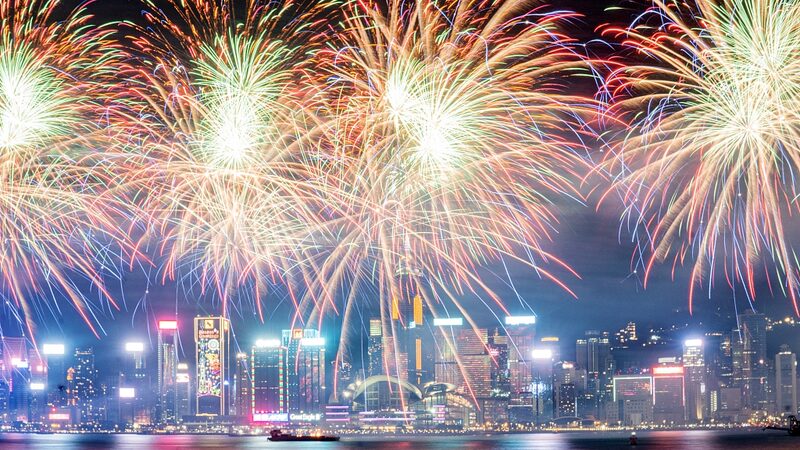 Victoria_Harbor_Shines_Bright_Hong_Kong_Rings_in_Year_of_the_Dragon_with_Fireworks - Khabar Asia Victoria Harbor Shines Bright: Hong Kong Rings in Year of the Dragon with Fireworks