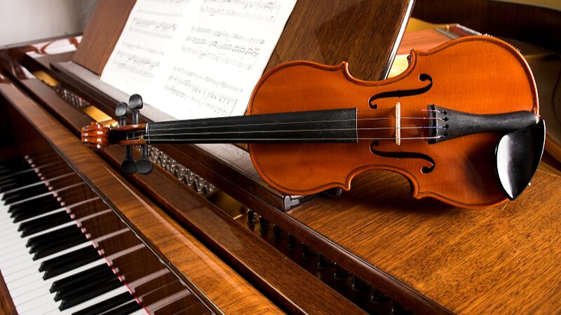 Violinist_Huang_Mengla_and_Pianist_Luo_Wei_Celebrate_Sino_French_Friendship_with_Paris_Concert_poster - Khabar Asia Violinist_Huang_Mengla_and_Pianist_Luo_Wei_Celebrate_Sino_French_Friendship_with_Paris_Concert video poster