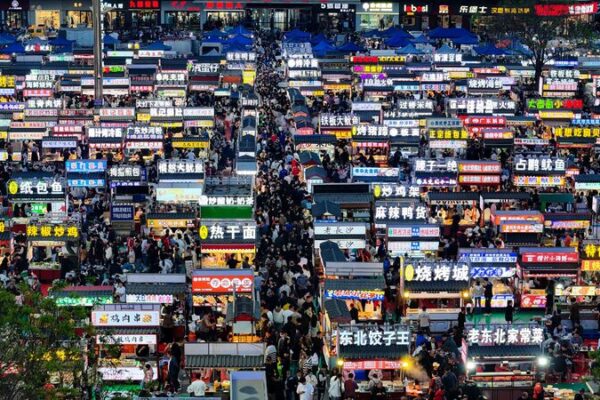 Viral Hebei Night Market Illuminates China’s Booming Nighttime Economy Viral Hebei Night Market Illuminates China's Booming Nighttime Economy
