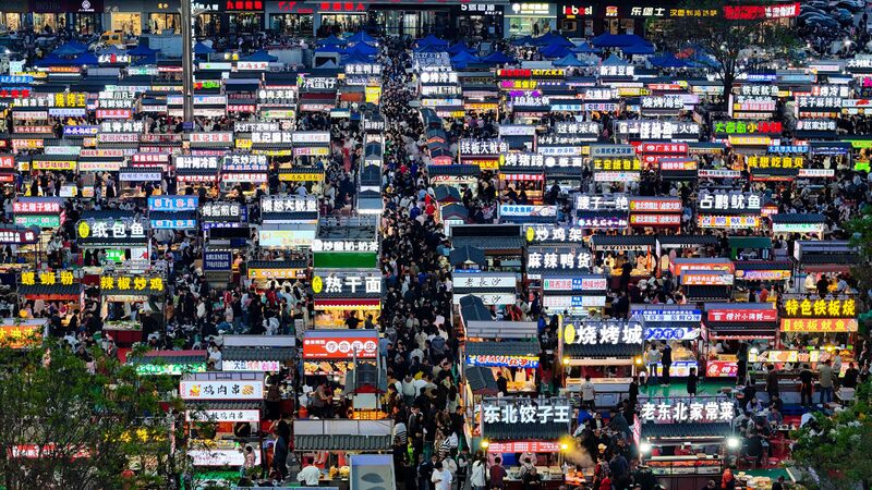 Viral_Hebei_Night_Market_Illuminates_Chinas_Booming_Nighttime_Economy - Khabar Asia Viral Hebei Night Market Illuminates China's Booming Nighttime Economy
