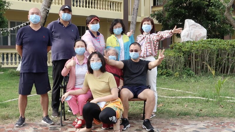 Vloggers_Battle_to_Protect_Family_with_Masks_Amid_COVID-19_in_Hainan_poster - Khabar Asia Vlogger's Battle to Protect Family with Masks Amid COVID-19 in Hainan video poster