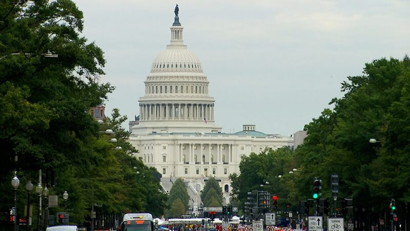 Voting_Officially_Begins_in_U_S__Presidential_Election_as_Trump_Faces_Harris video poster