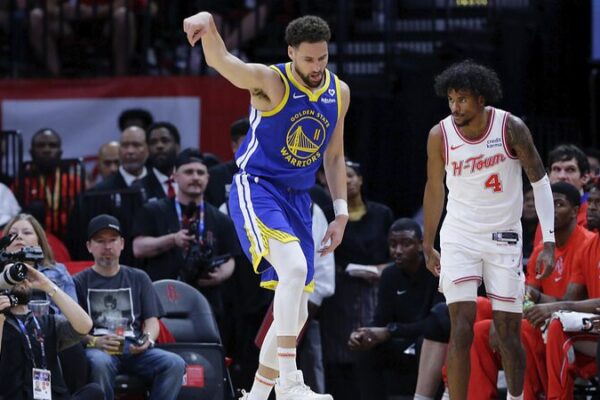 Warriors Defeat Rockets 133-110, Extending Winning Streak to Six Warriors Defeat Rockets 133-110, Extending Winning Streak to Six