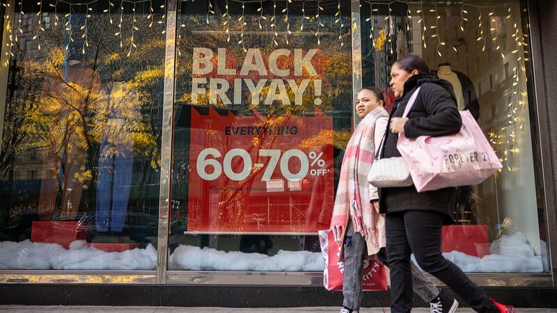 Wealthy_Households_Fuel_U_S__Holiday_Spending_Amid_Rising_Costs - Khabar Asia Wealthy_Households_Fuel_U_S__Holiday_Spending_Amid_Rising_Costs