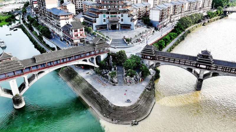 Where_Clear_Meets_Cloudy_The_Stunning_Confluence_of_Two_Rivers_in_Guizhou - Khabar Asia Where Clear Meets Cloudy: The Stunning Confluence of Two Rivers in Guizhou