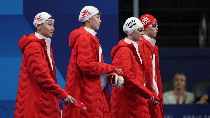 Why_Do_Swimmers_Wear_Down_Jackets_Before_Competitions_