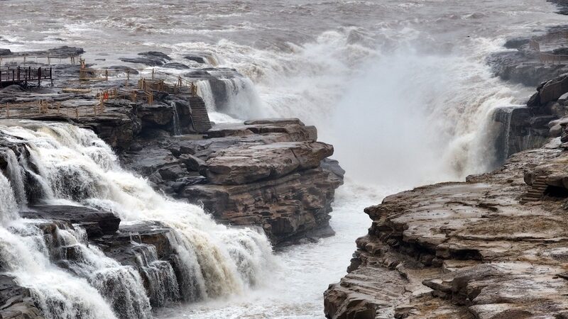 Winter_Spectacle_Hukou_Waterfall_Roars_Wowing_Tourists_in_Shaanxi - Khabar Asia Winter Spectacle: Hukou Waterfall Roars, Wowing Tourists in Shaanxi