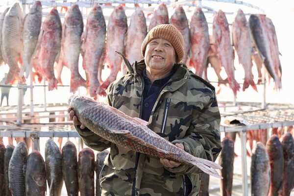 Winter_Wonders_Unveiled__10th_Wolong_Lake_Fishing_Festival_Opens_in_Northeast_China