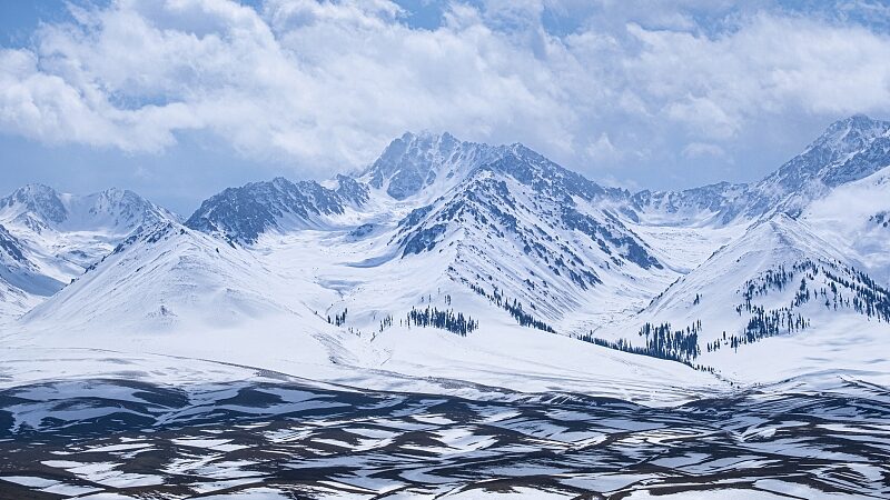 Winter Wonders of the Tianshan Mountains: A Snowy Paradise in China video poster