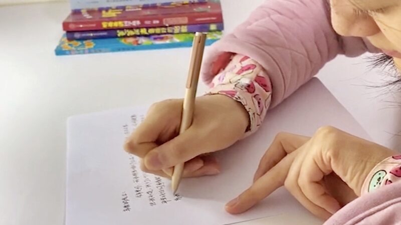 Wuhan Electrician Finds Heartwarming Note from Wife Amid Spring Festival Sacrifice video poster