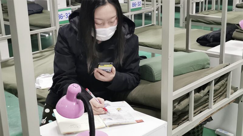 Wuhan Teacher Continues Lessons from Hospital Amid COVID-19 Battle video poster