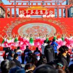 Wuhan_s_Maomiaoji_Temple_Fair_Brims_with_Festive_Spirit