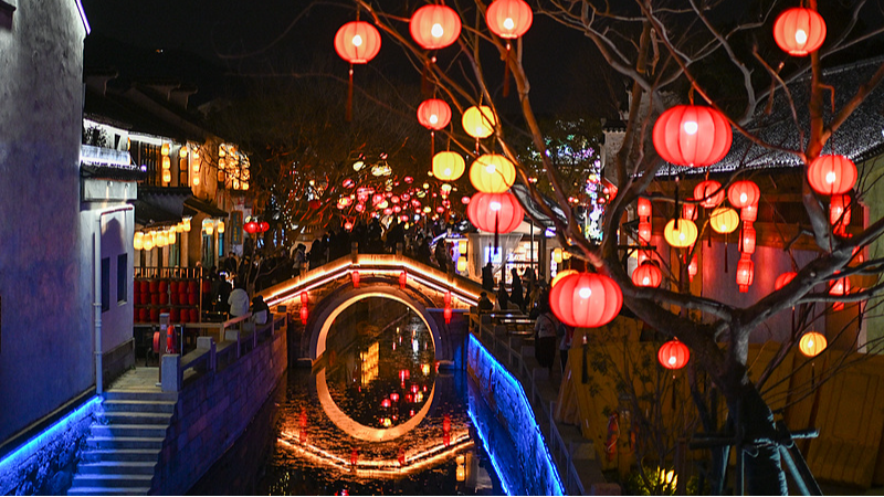 Wuxi_s_Huishan_Ancient_Town_Illuminates_Festive_Spirit_Ahead_of_Spring_Festival - Khabar Asia Wuxi_s_Huishan_Ancient_Town_Illuminates_Festive_Spirit_Ahead_of_Spring_Festival
