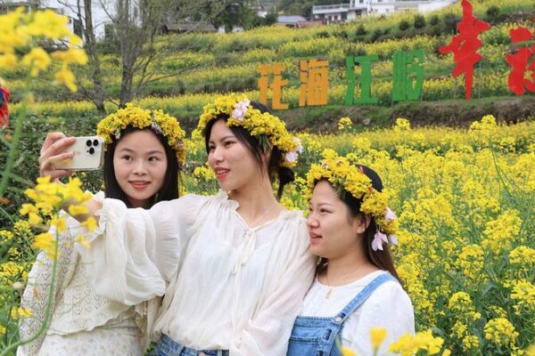 Wuyuan’s Rapeseed Flowers Transform the Countryside into a Golden Sea Wuyuan's Rapeseed Flowers Transform the Countryside into a Golden Sea
