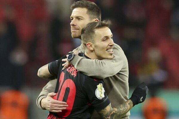Xabi Alonso Leads Leverkusen to Historic Success with Innovative Wingbacks Xabi Alonso Leads Leverkusen to Historic Success with Innovative Wingbacks