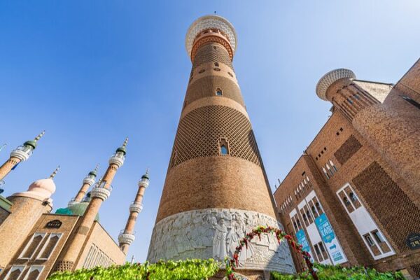 Xi Jinping Calls for High-Caliber Officials to Strengthen Xinjiang’s Development Xi_Jinping_Calls_for_High_Caliber_Officials_to_Strengthen_Xinjiang_s_Development
