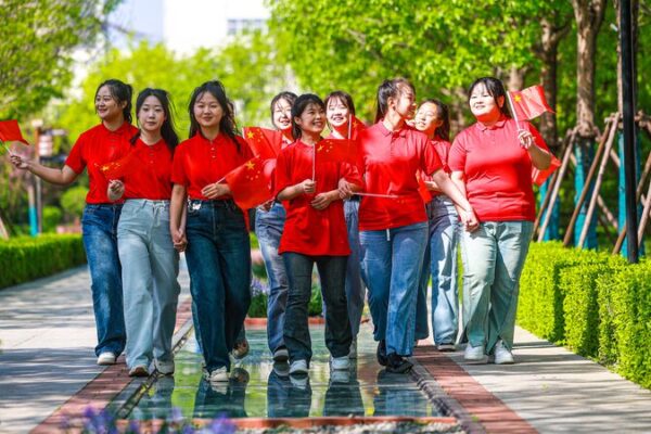 Xi Jinping Calls on Youth to Shoulder Responsibility for China's Modernization