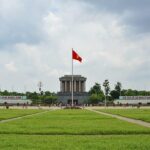 Xi Jinping Meets Youth Representatives in Hanoi to Strengthen China-Vietnam Ties video poster