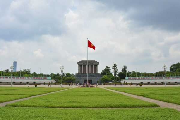 Xi Jinping Meets Youth Representatives in Hanoi to Strengthen China-Vietnam Ties Xi Jinping Meets Youth Representatives in Hanoi to Strengthen China-Vietnam Ties video poster