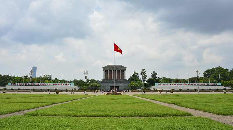 Xi_Jinping_Meets_Youth_Representatives_in_Hanoi_to_Strengthen_China-Vietnam_Ties_poster - Khabar Asia Xi Jinping Meets Youth Representatives in Hanoi to Strengthen China-Vietnam Ties video poster