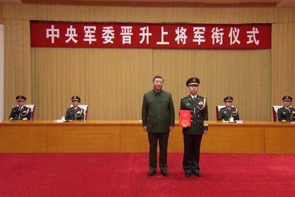 Xi Jinping Promotes Chen Hui to Rank of General in PLA Ceremony Xi_Jinping_Promotes_Chen_Hui_to_Rank_of_General_in_PLA_Ceremony video poster