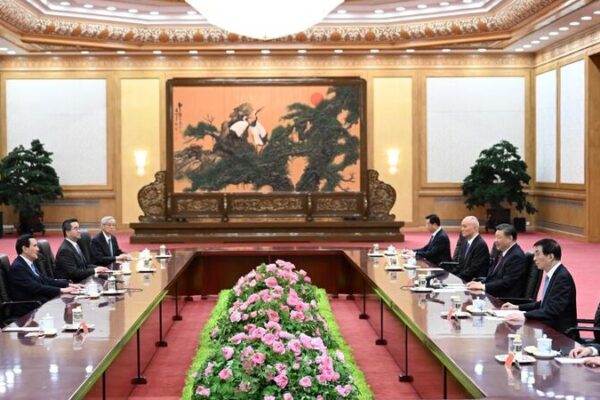 Xi Jinping and Ma Ying-jeou Meet to Enhance Cross-Strait Relations