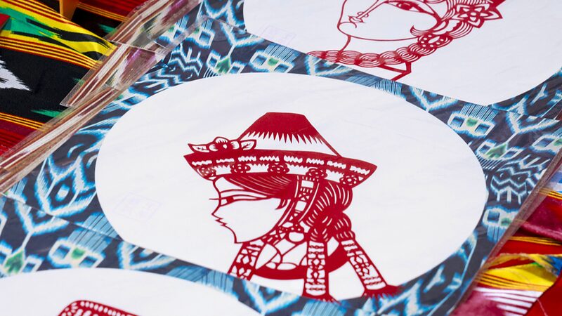 Xinjiang_Artisan_Brings_Regional_Stories_to_Life_Through_Paper-Cutting - Khabar Asia Xinjiang Artisan Brings Regional Stories to Life Through Paper-Cutting