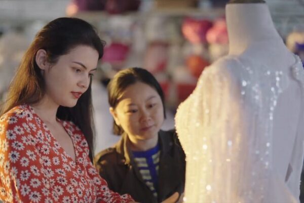 Xinjiang Designer Weaves Tradition into Modern Wedding Gowns Xinjiang Designer Weaves Tradition into Modern Wedding Gowns video poster